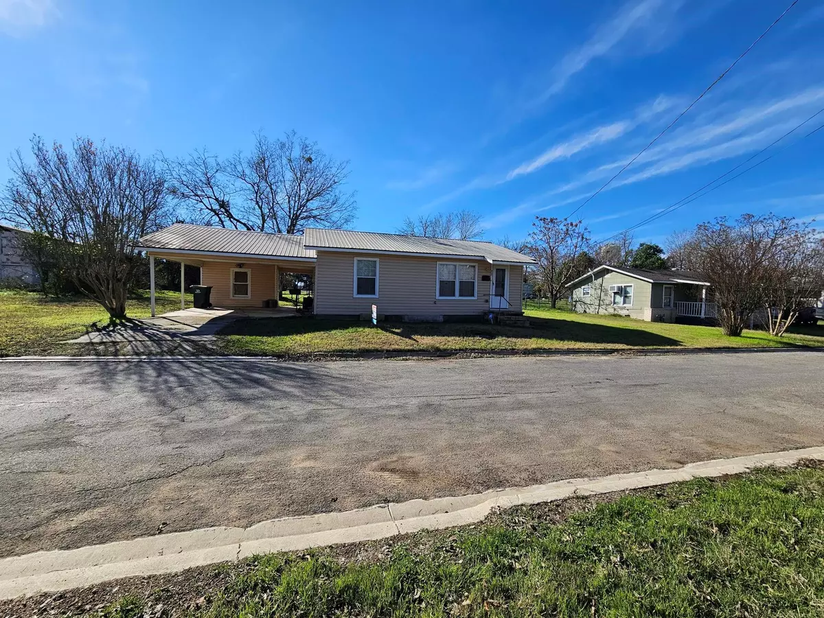 Luling, TX 78648,312 E Jones ST