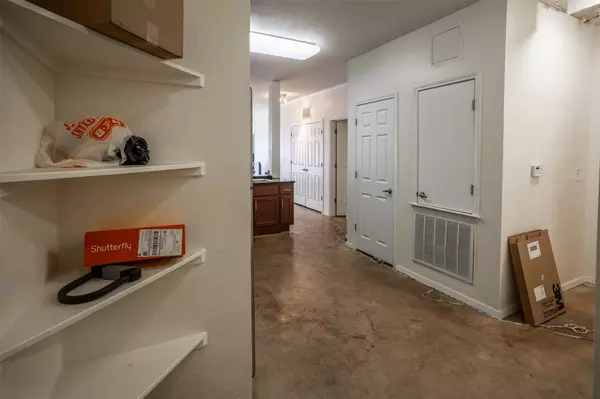 Austin, TX 78705,910 W 25th ST #403