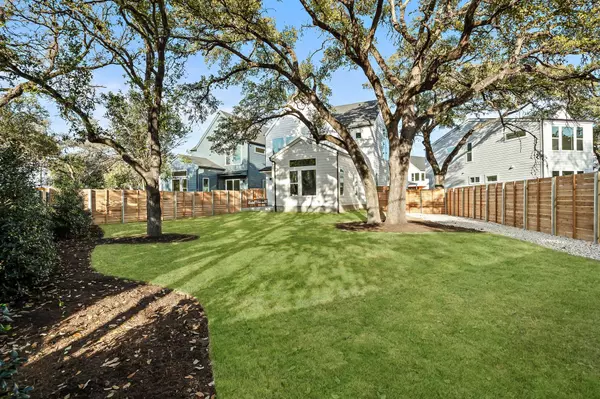 Austin, TX 78745,5107 Menchaca RD #11