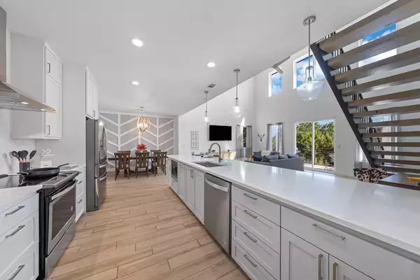 Point Venture, TX 78645,18401 Valley Hill LN