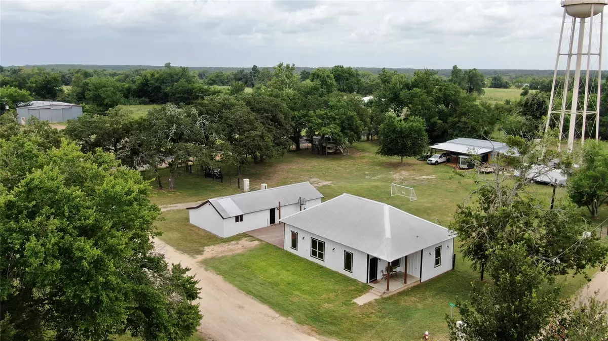 Gause, TX 77857,402 E Cherry ST