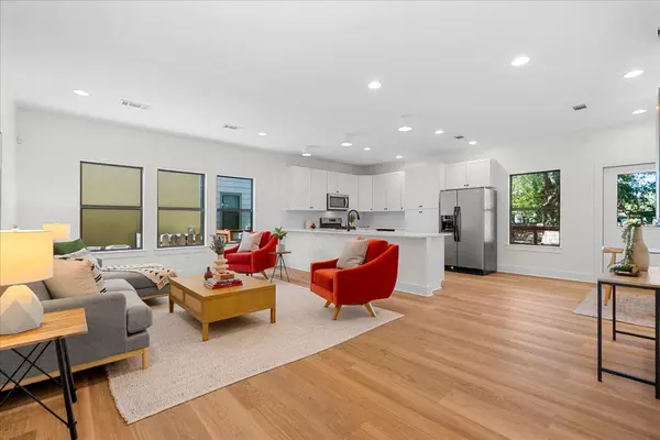 Austin, TX 78702,2022 E 2nd ST