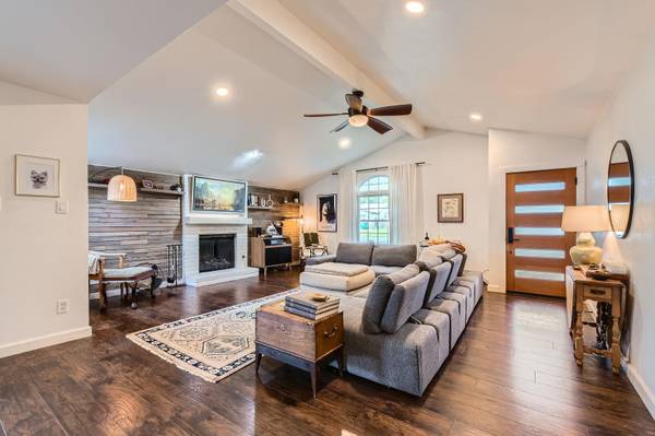 7905 Wycombe DR, Austin, TX 78749