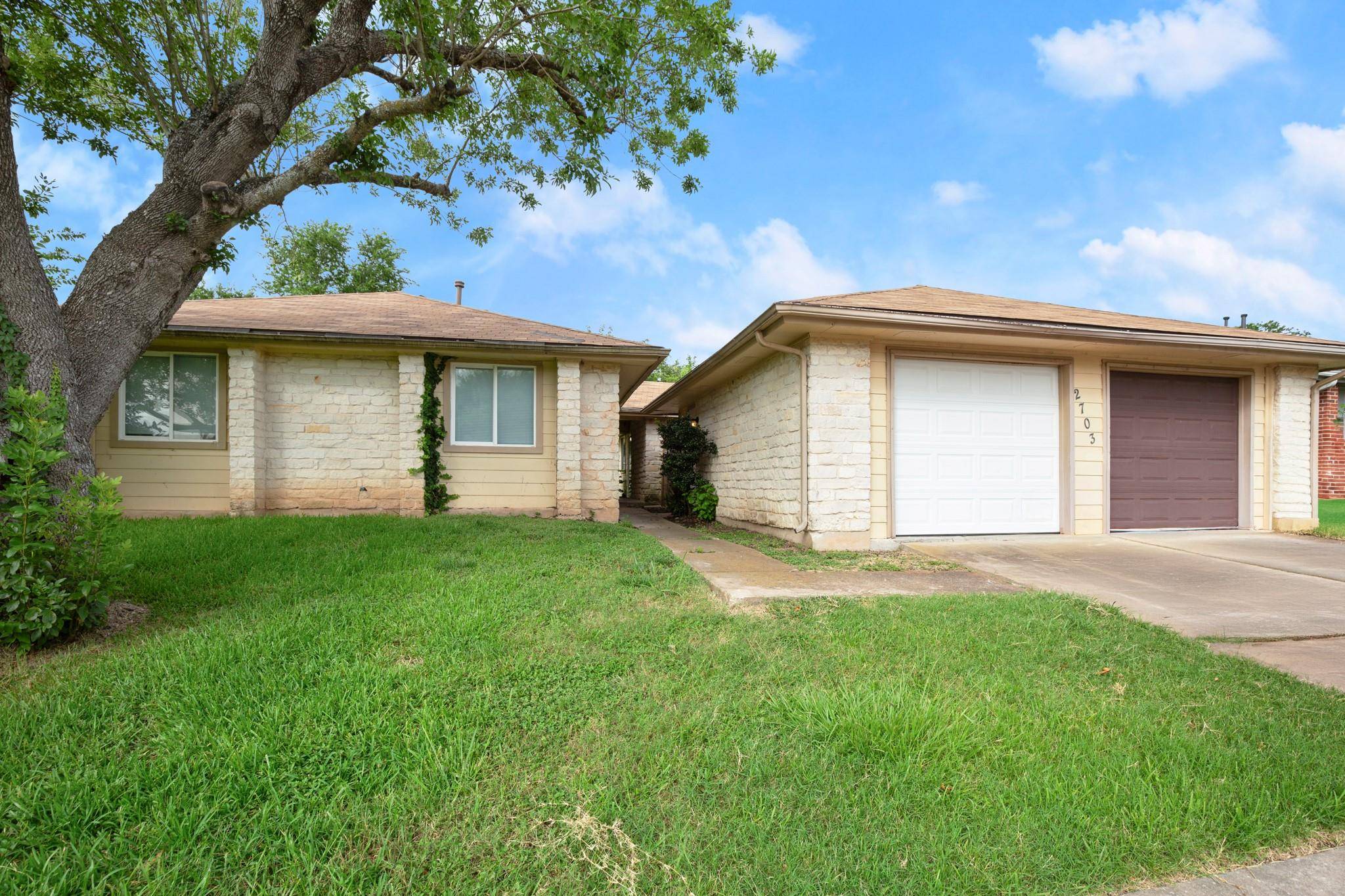 Taylor, TX 76574,2703 Sunny LN #A & B