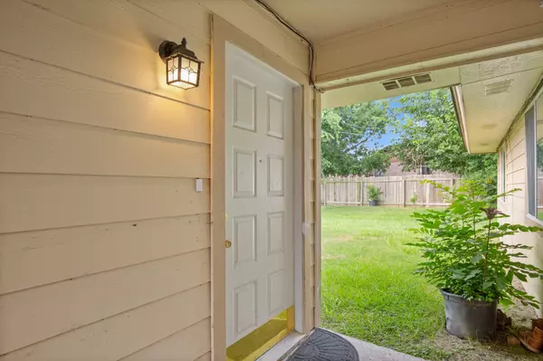 Taylor, TX 76574,2703 Sunny LN