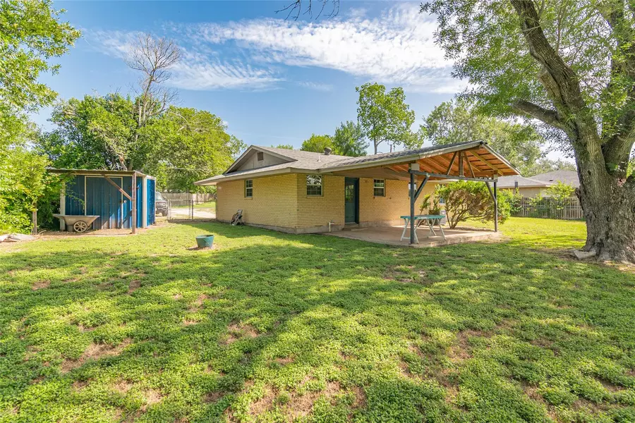 133 Country Acres DR, Seguin, TX 78155