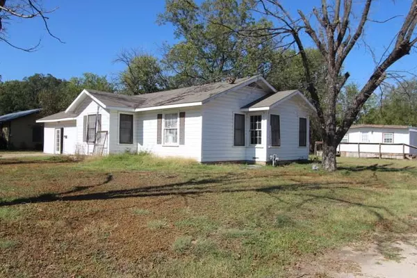 1102 Sunset ST, San Saba, TX 76877