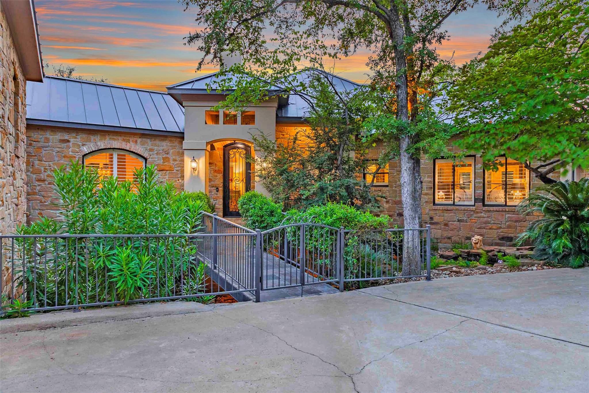 Horseshoe Bay, TX 78657,213 Beaver CIR