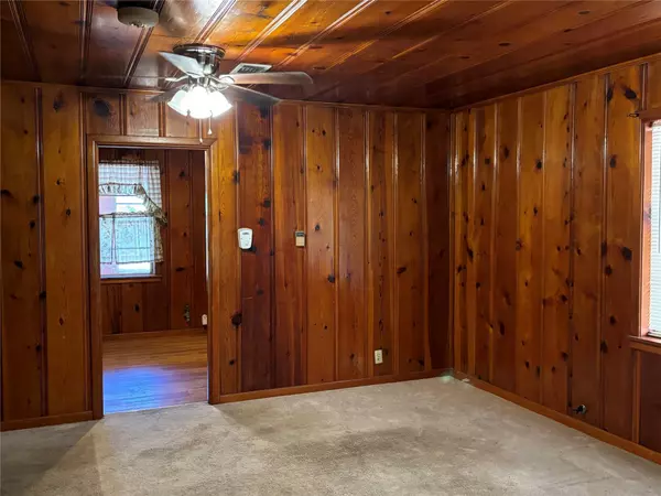 Rockdale, TX 76567,107 Elm Ave