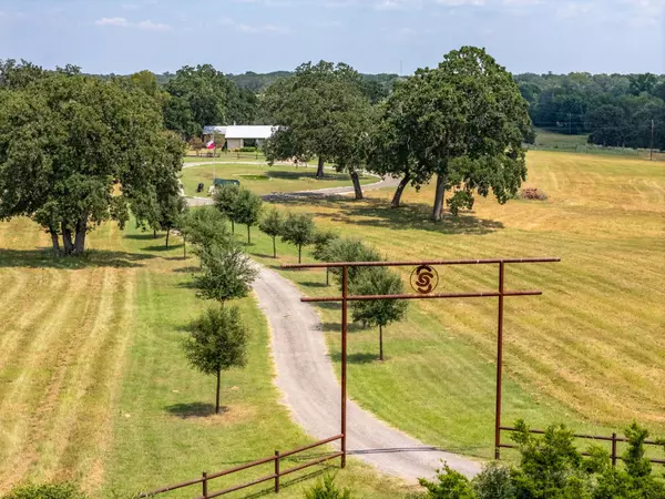1045 Private Road 7005, Lexington, TX 78947