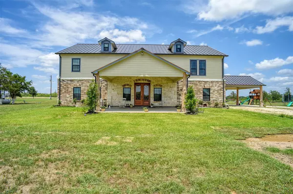 626 Sparta Field RD, Waelder, TX 78959