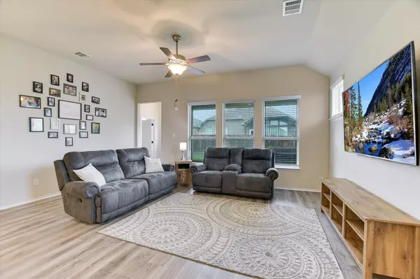 Liberty Hill, TX 78642,100 Rebel Red CV