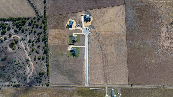 Schulenburg, TX 78956,102 Country View LN