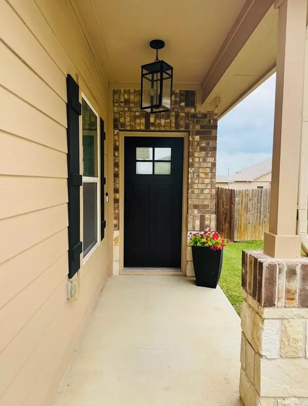 1045 Gaelic DR, Georgetown, TX 78626