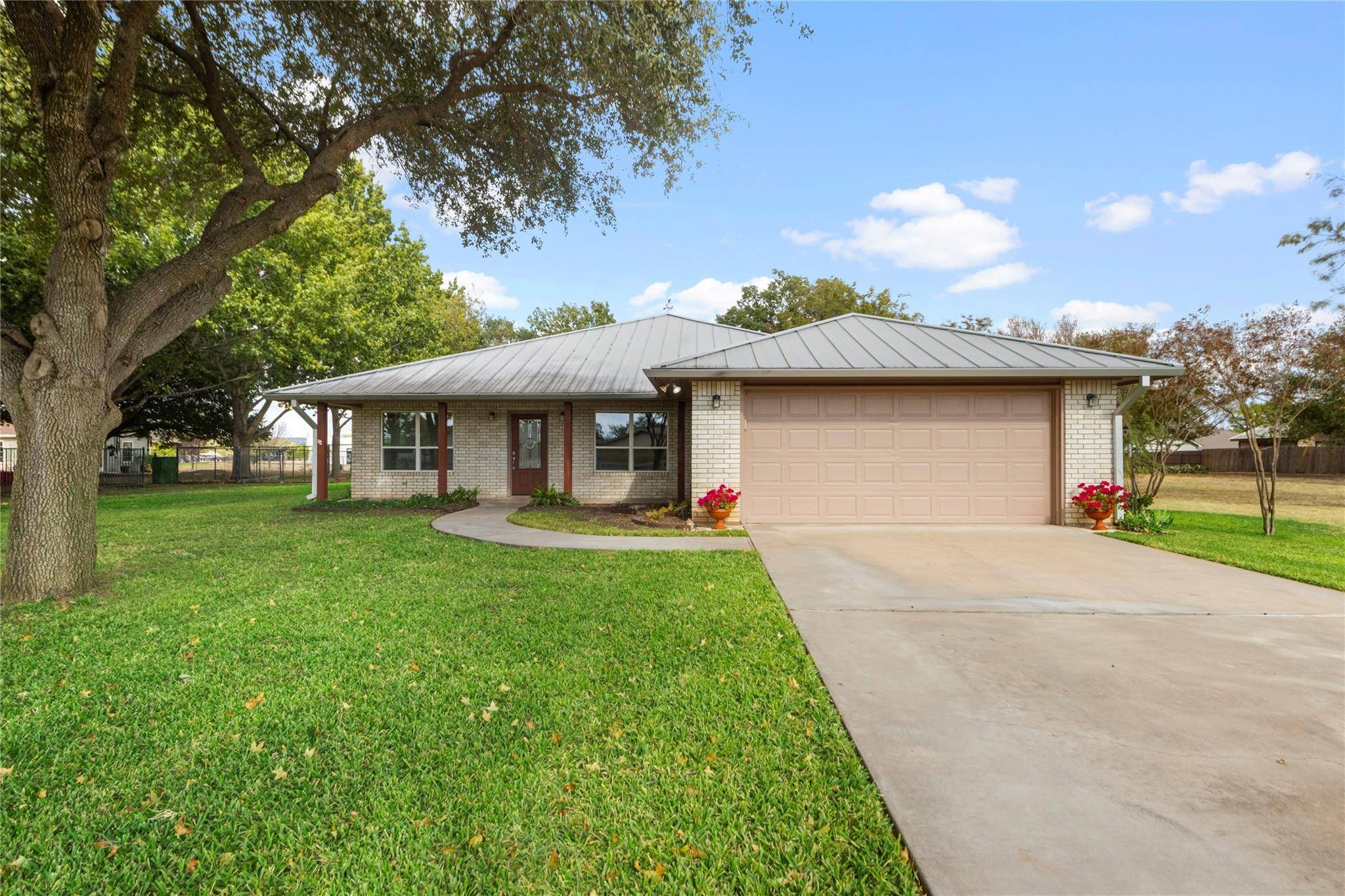 116 Wren ST, Highland Haven, TX 78654