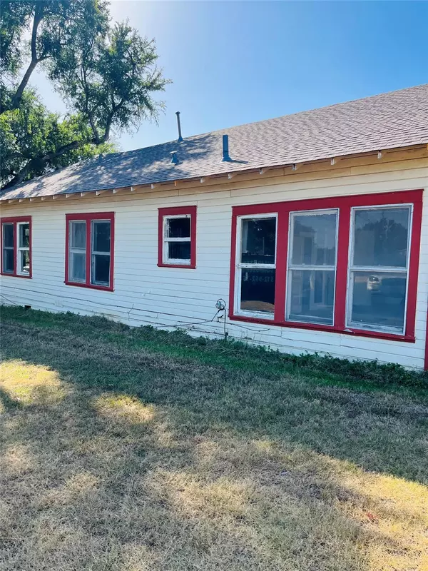 Rockdale, TX 76567,106 N Pear ST