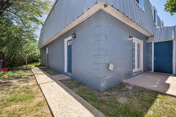 Austin, TX 78741,2217 Mission Hill DR #C