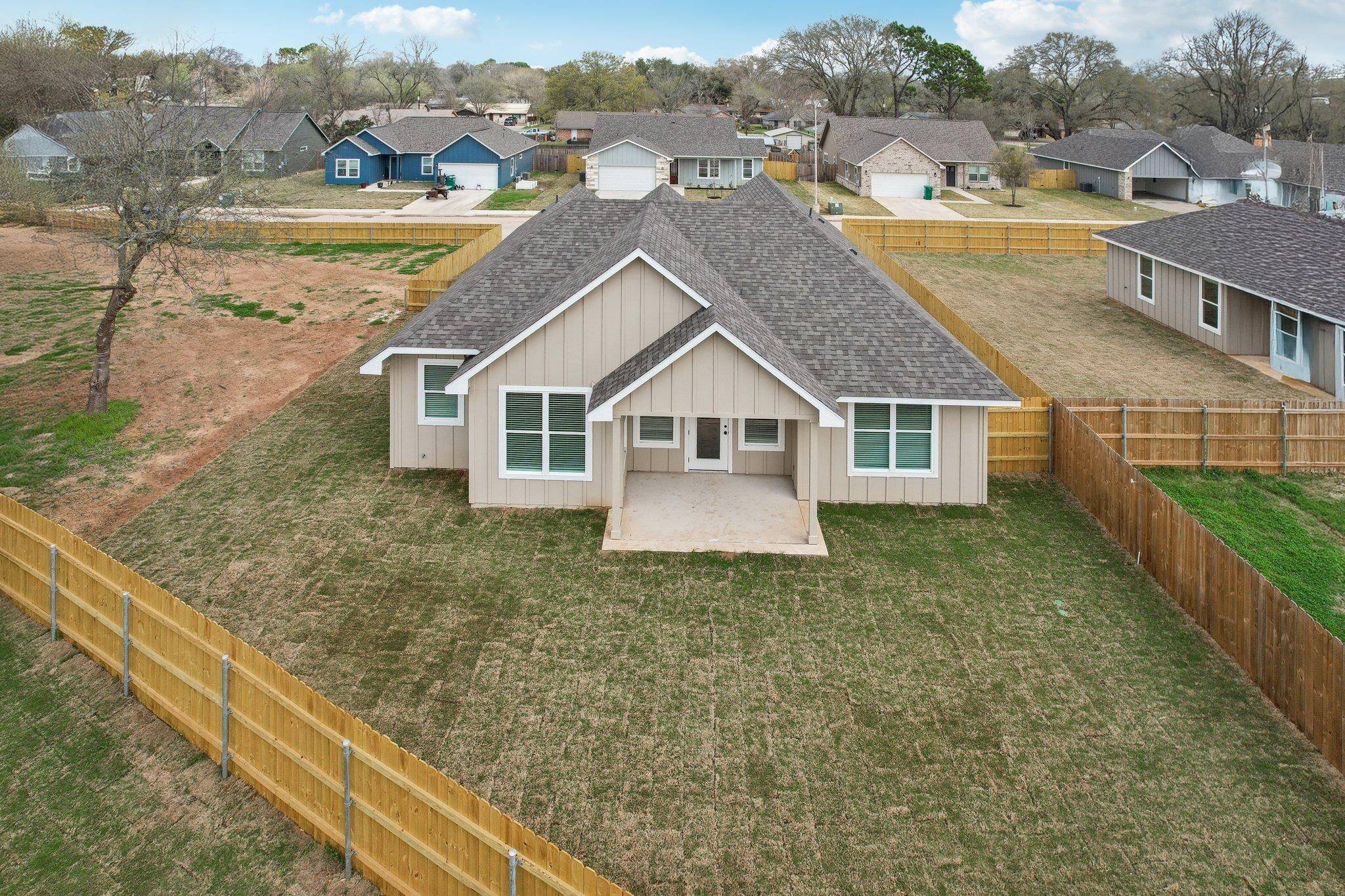Smithville, TX 78957,116 Callie ST
