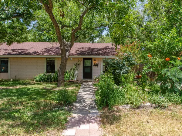 Lockhart, TX 78644,406 Concho ST #B