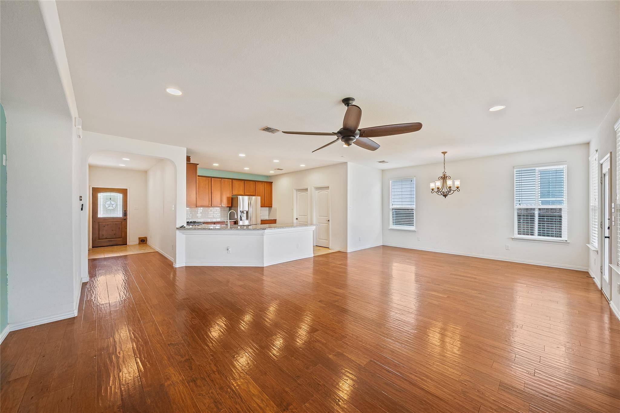 6141 Mantalcino DR, Round Rock, TX 78665