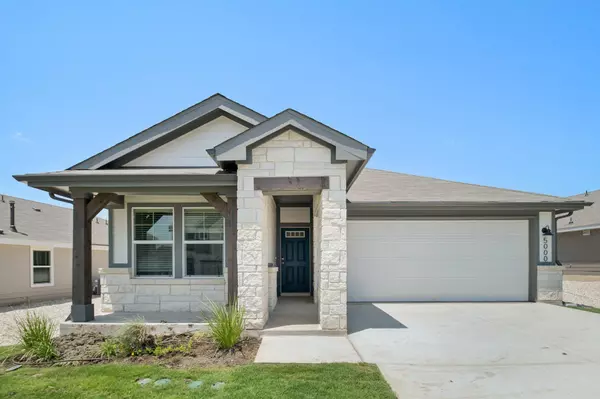5000 Hazelnut LN, Del Valle, TX 78617