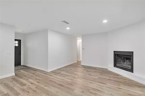 Austin, TX 78744,4421 Dovemeadow DR