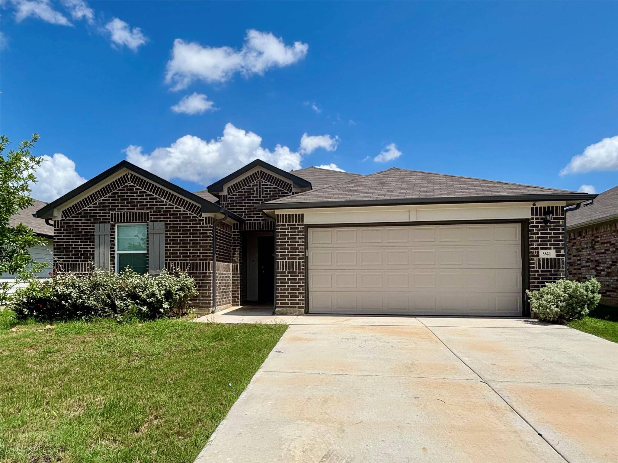 941 Armadillo DR, Seguin, TX 78155