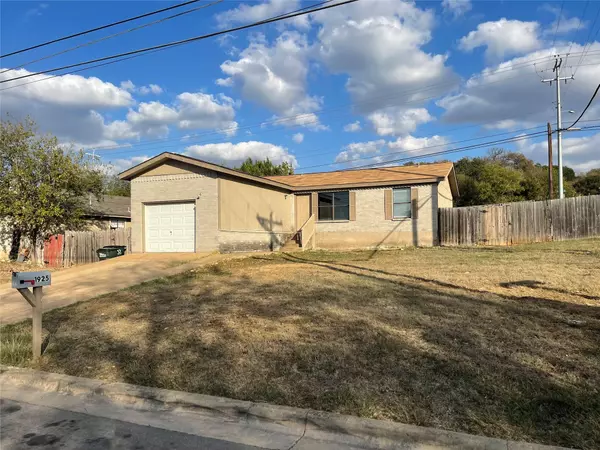 1925 Castle Gate CIR, San Marcos, TX 78666