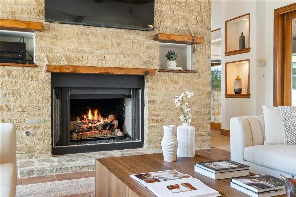 Dripping Springs, TX 78620,1525 Springlake DR