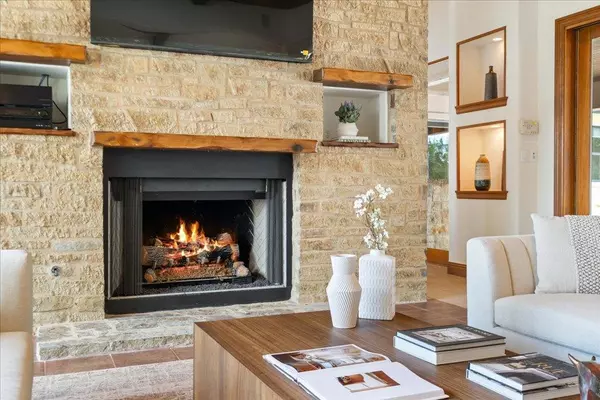 1525 Springlake DR, Dripping Springs, TX 78620