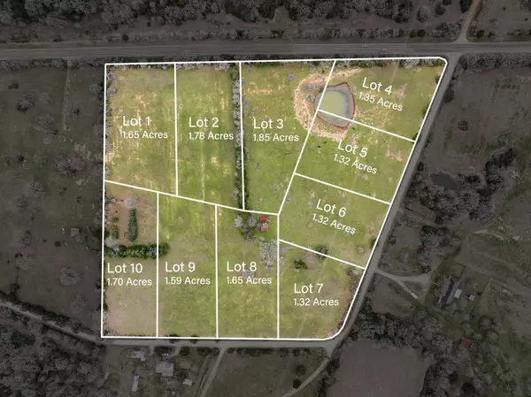 533 L4 Grassyville RD, Paige, TX 78659