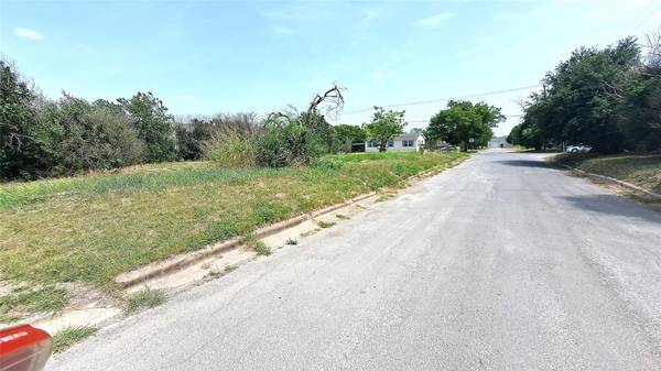 Taylor, TX 76574,318 Burkett ST