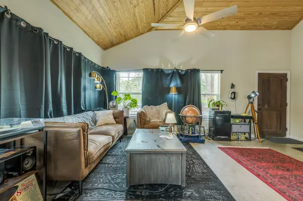 Austin, TX 78702,1212 E 10th ST