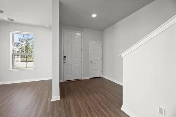 Austin, TX 78744,8302 Mandela BND