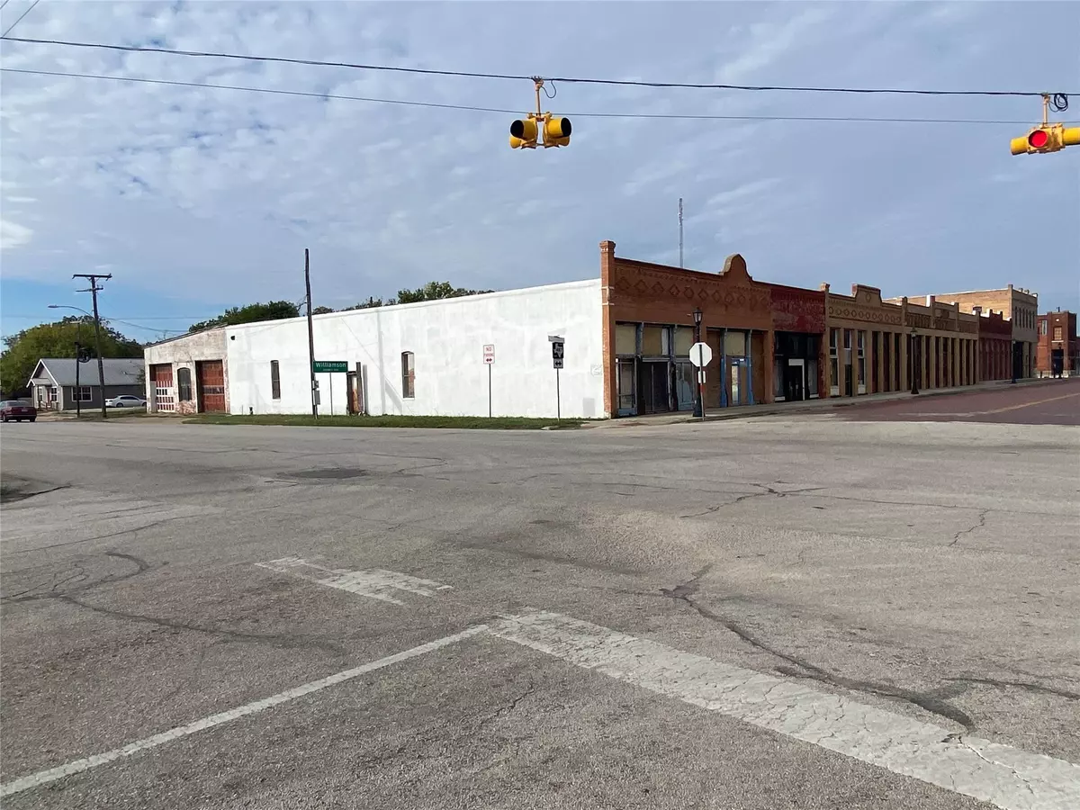 Bartlett, TX 76511,239 E Clark ST