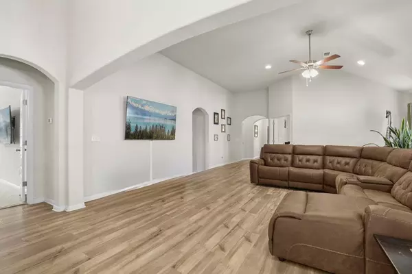 Kyle, TX 78640,185 Dogvane CIR