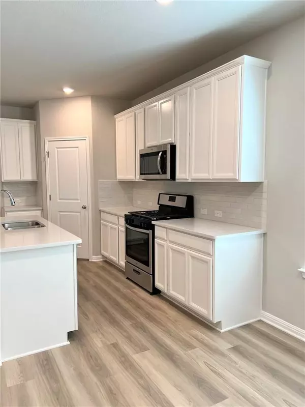 Hutto, TX 78634,805 East ST