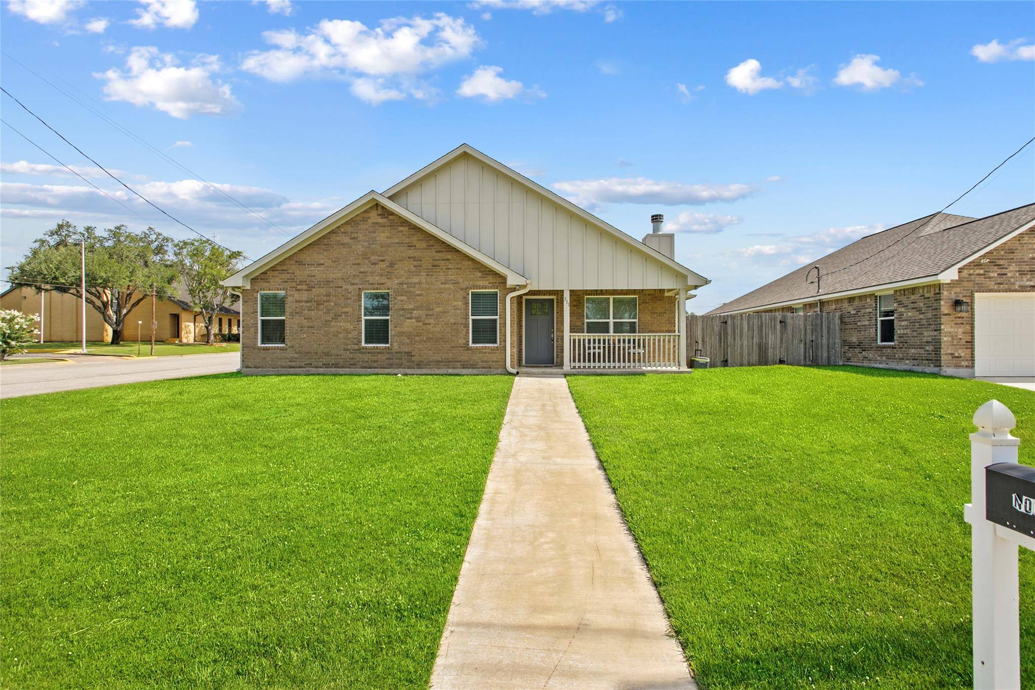 311 E Galveston ST, Giddings, TX 78942