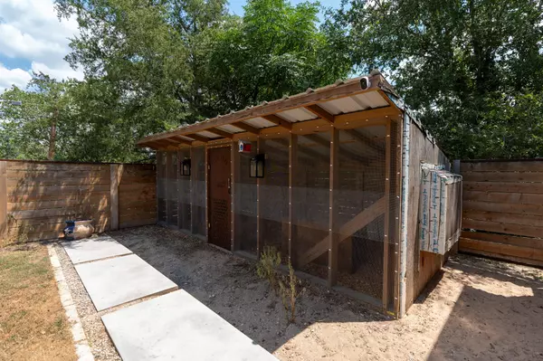 Luling, TX 78648,202 E NEWTON ST E