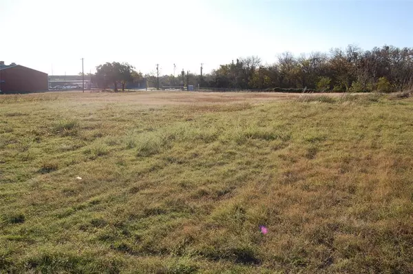 Lockhart, TX 78644,621 N Commerce ST