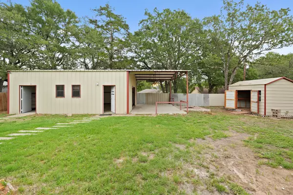 Smithville, TX 78957,503 Pine ST