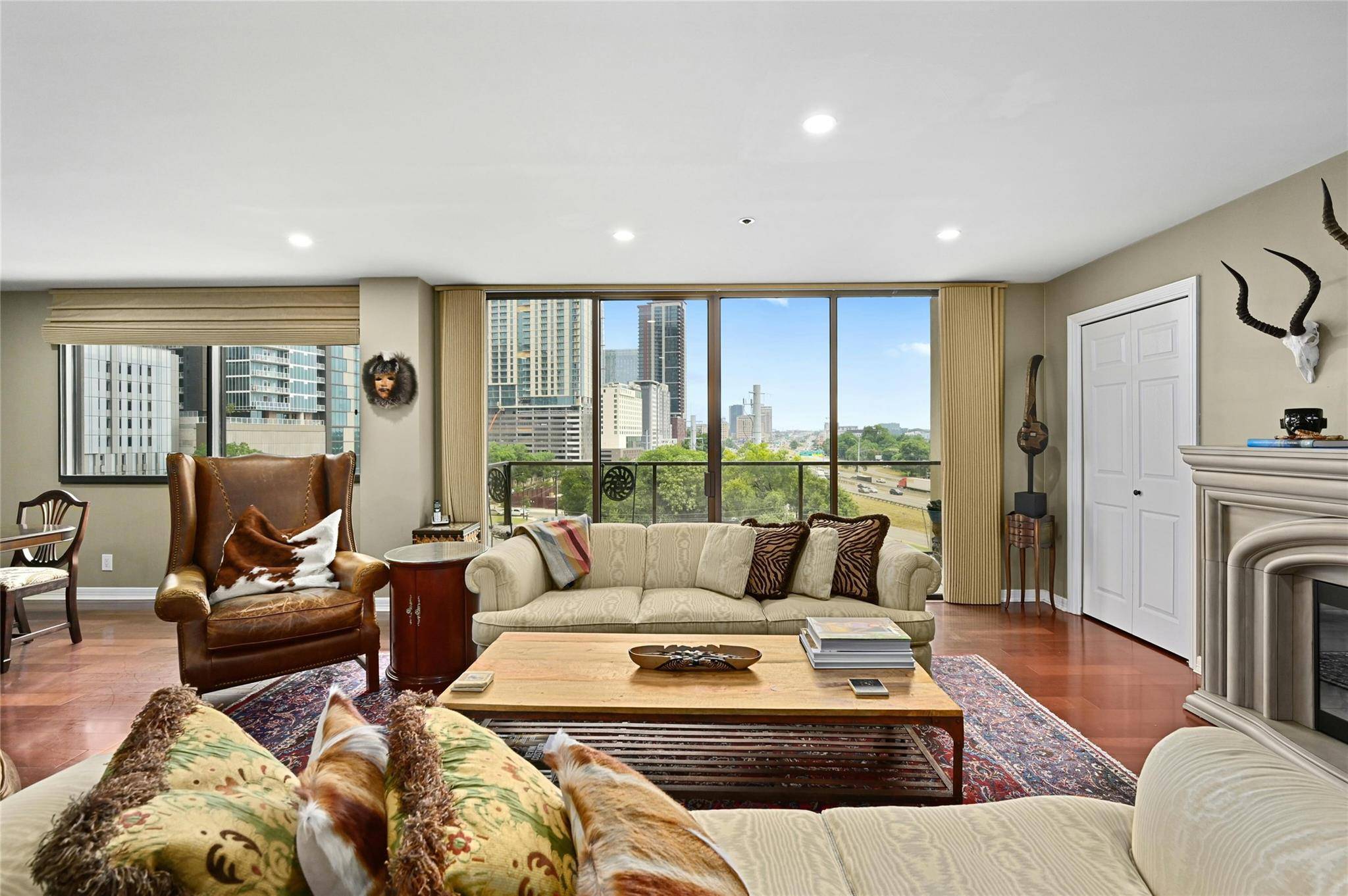 Austin, TX 78701,40 N Interstate Highway 35 #8C1