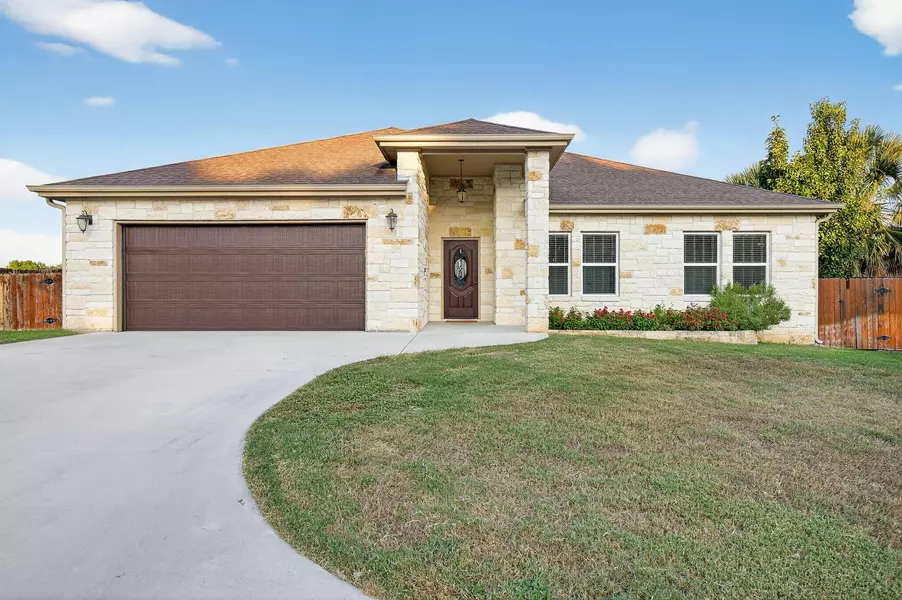 237 Meadowlakes DR, Meadowlakes, TX 78654