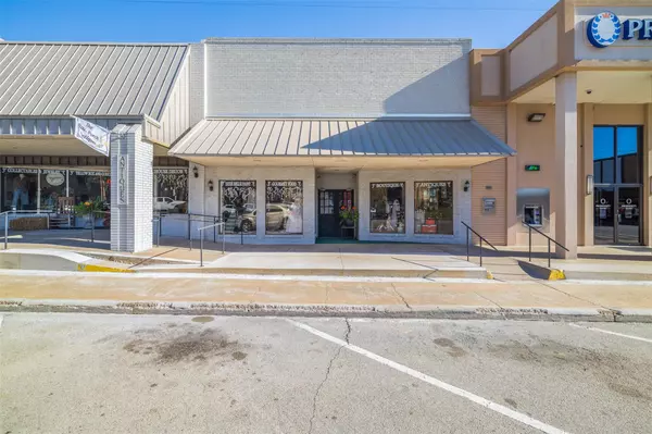 Caldwell, TX 77836,125 W Buck ST