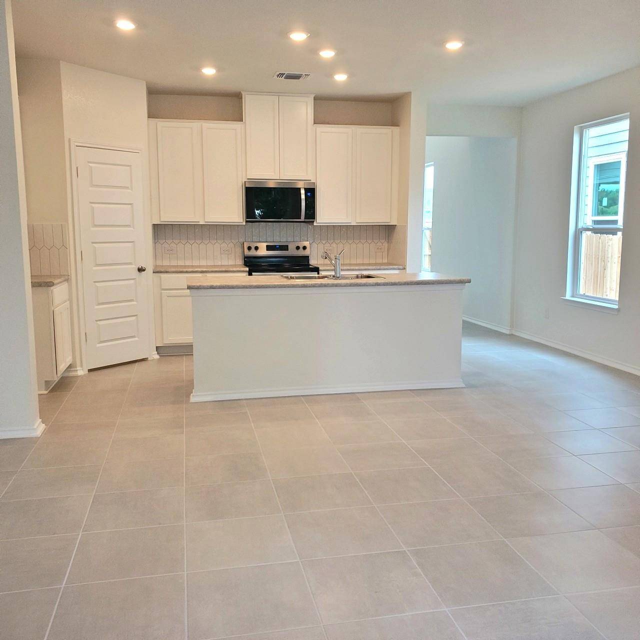 Jarrell, TX 76537,248 Feathers ST