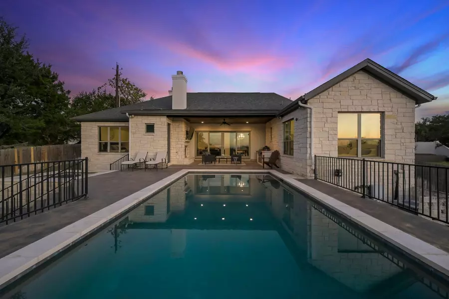 124 Carefree CIR #B, Lakeway, TX 78734