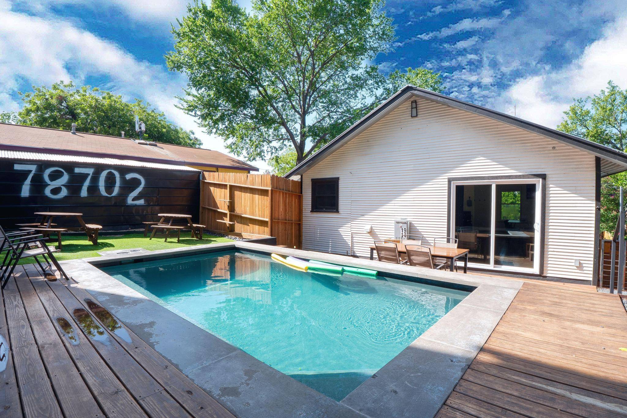 Austin, TX 78702,1914 E 8th ST