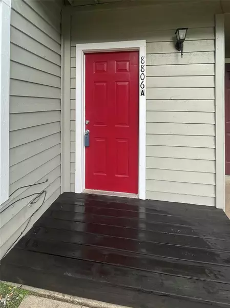 8806 Schick RD #A, Austin, TX 78729