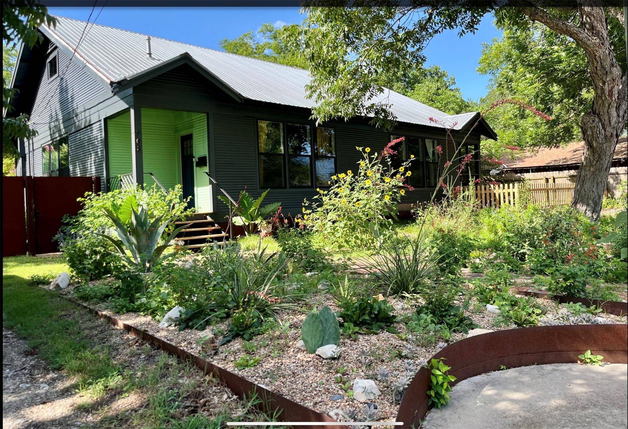708 W Prairie Lea ST, Lockhart, TX 78644