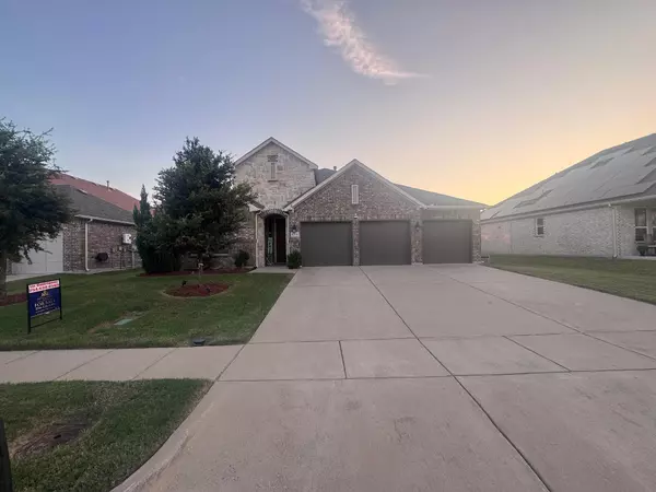 808 Lemmon LN, Forney, TX 75126